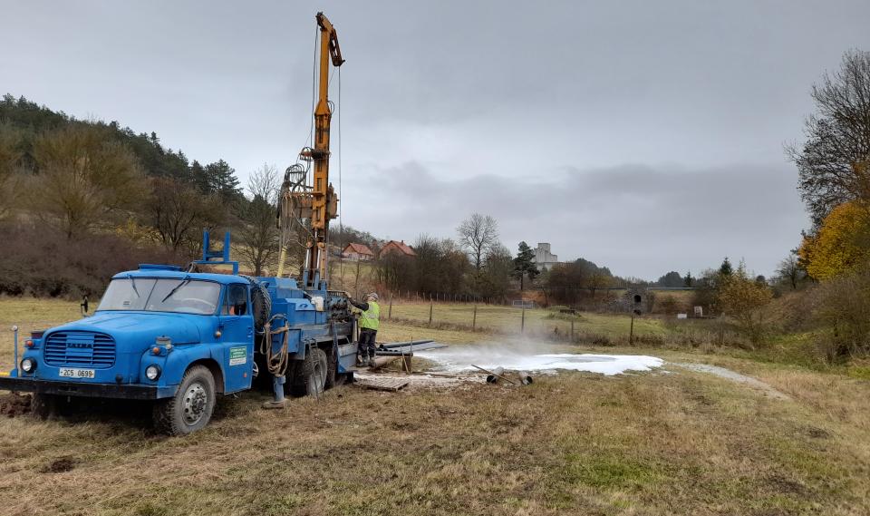 Aktualita 2020 - zřízení vrtu HV3 v Rabí