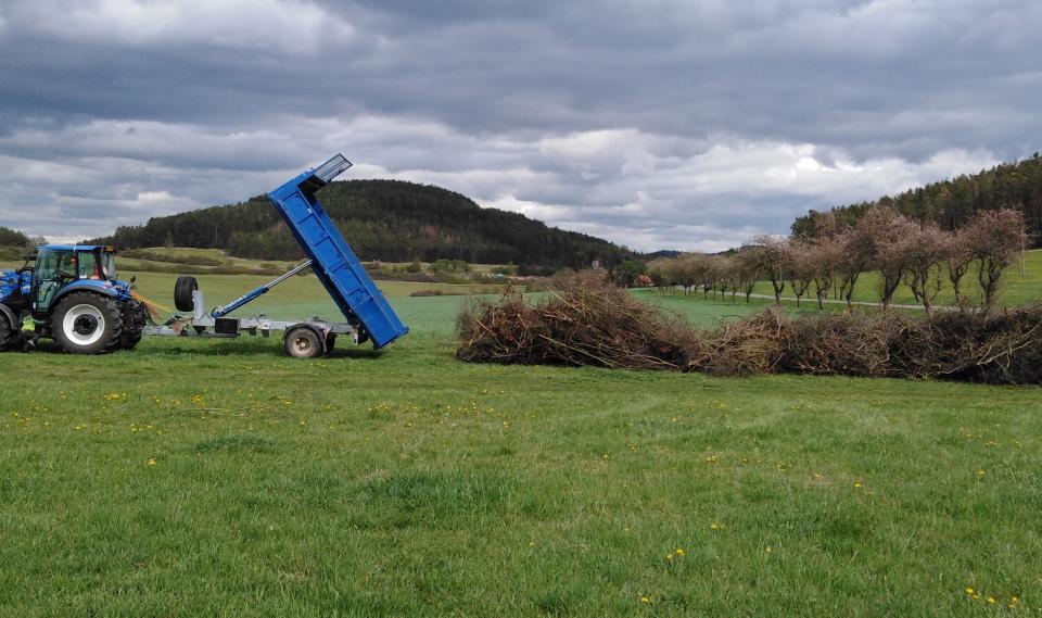 Aktualita 2020 - úprava zadní cesty do Vlkonic