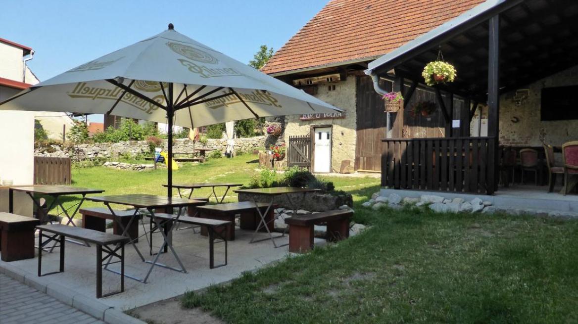 Hostinec Vystřelený Vočko - exteriér. (Zdroj: fb hostinec Vystřelený Vočko) Hostinec Vystřelený Vočko - exteriér. (Zdroj: fb hostinec Vystřelený Vočko)