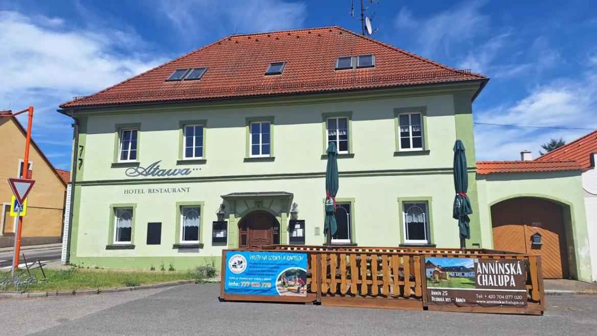 Hotel a restaurace Atawa na náměstí v Rabí. Hotel a restaurace Atawa na náměstí v Rabí.