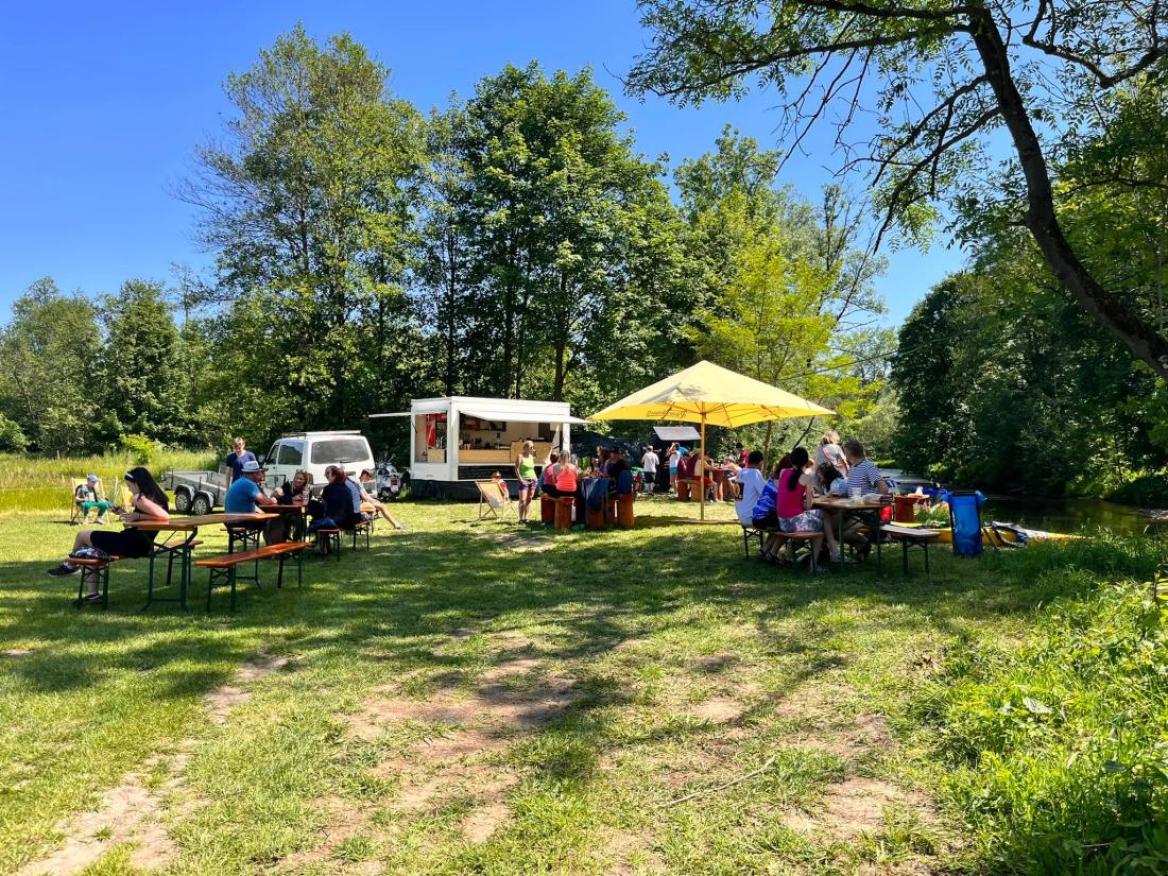 Občerstvení Pod Jezem u Otavy. (Zdroj: fb občerstvení Pod jezem) Občerstvení Pod Jezem u Otavy. (Zdroj: fb občerstvení Pod jezem)